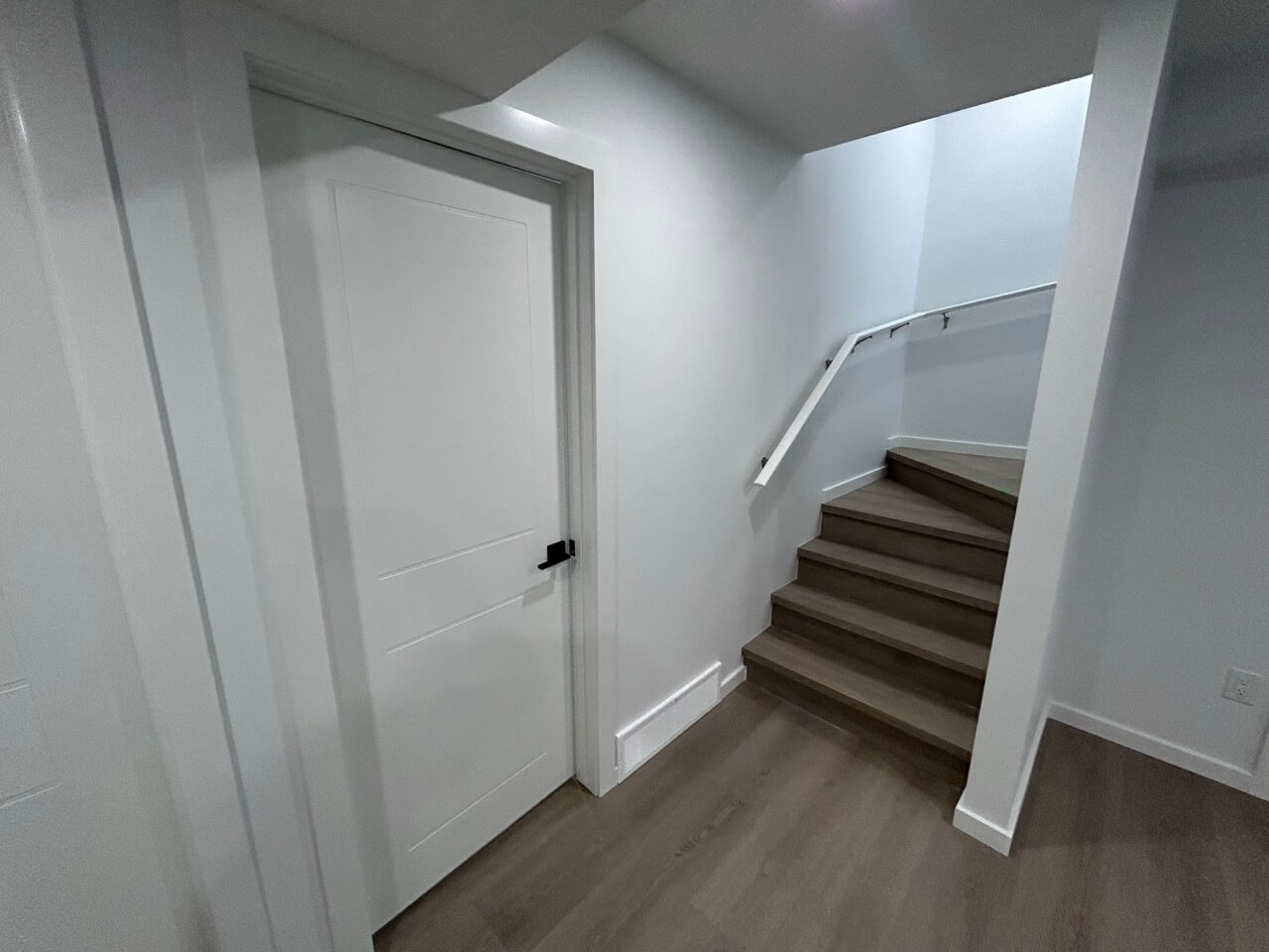 Basement stairs image