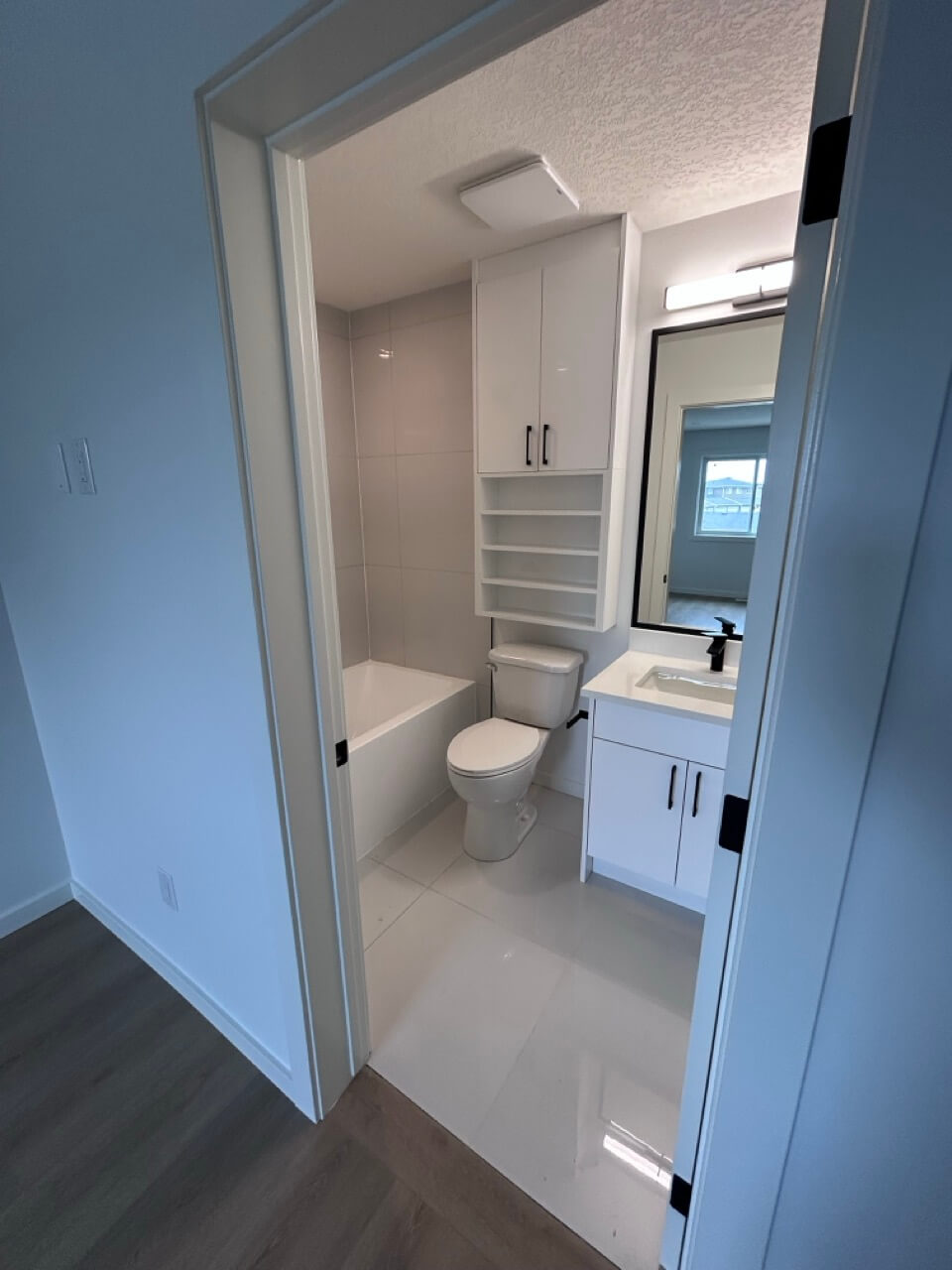 Laneway Bathroom image 1